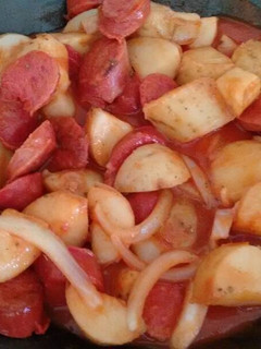 Una foto de Cazuela de chorizo con patatas. ॐ