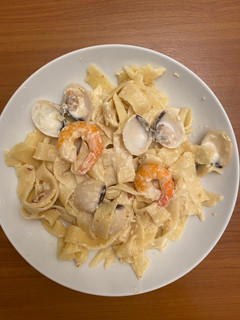 Una foto de Pasta cremosa con marisco (low cost) 🦐