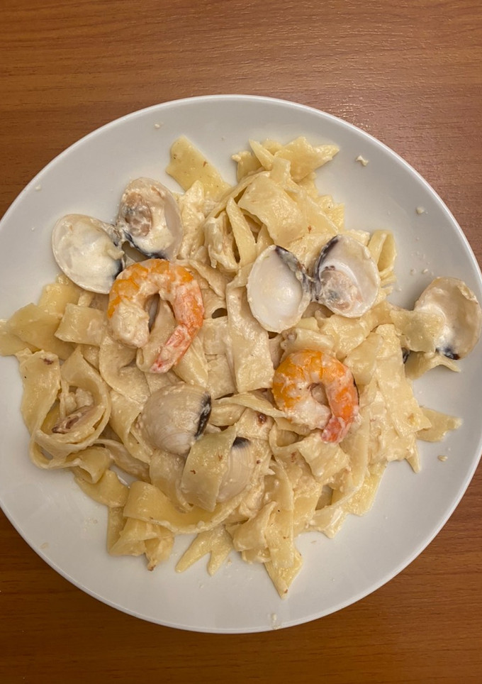 Una foto de Pasta cremosa con marisco (low cost) 🦐