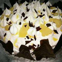 A picture of Pineapple cake with Choco Shards 🎂.