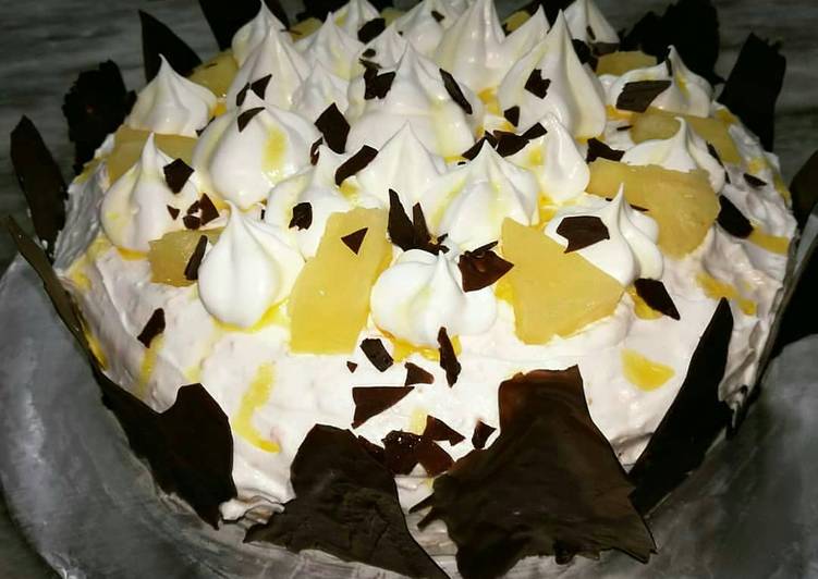 Pineapple cake with Choco Shards π