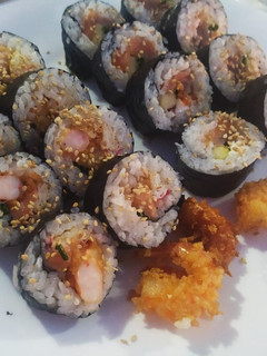 Una foto de Sushi variado 🥑🍤🍱🍙🍣