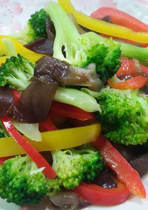 青花菜炒甜椒 的食譜成品照片