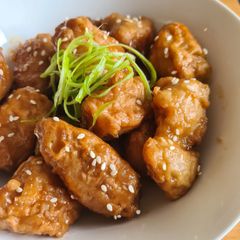 A picture of Orange Chicken 🍗 🍊.