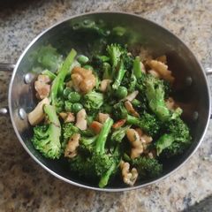 A picture of Stir fry broccoli.