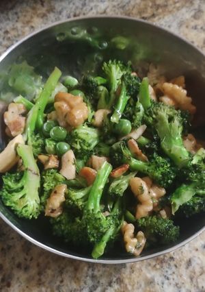A picture of Stir fry broccoli.
