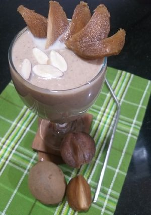 चिकू मिल्कशेक (Chikoo milk shake recipe in marathi) रेसिपी चे मुख्य फोटो 