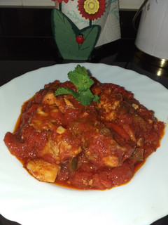 Una foto de Sofrito de pollo con salsa de tomate