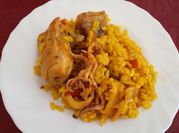 A picture of chicken drumsticks and rice