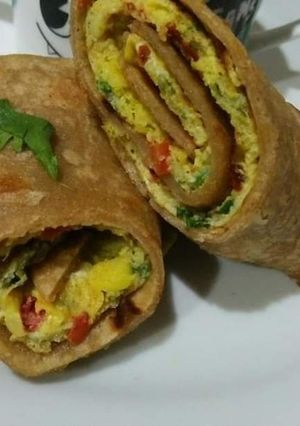 A picture of Omelette Paratha Roll😋💛.