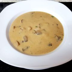 A picture of Mushroom Stlilton & Wine Soup. 😘.