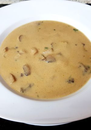 A picture of Mushroom Stlilton & Wine Soup. 😘.