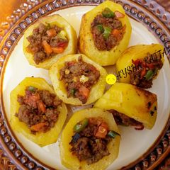 A picture of Stuffed potatoes.