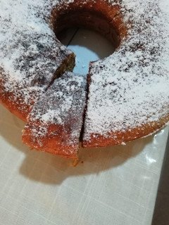 A picture of Carrot and walnuts cake.