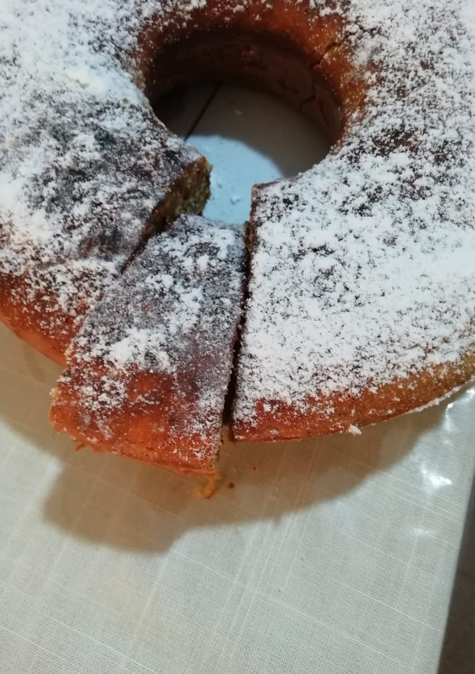 A picture of Carrot and walnuts cake.