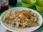 Una foto de flautas pollo