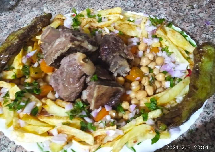 K'beb Algérien (frites en sauce et au viande agneau)