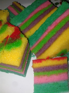 Foto resep Bolu Kukus Santan Pelangi