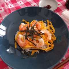 Chirashi sushi con frittata e gamberi (con le cose che ho trovato in frigo)-レシピのメイン写真