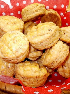 Burgonyás-tepertős pogácsa recept fotója
