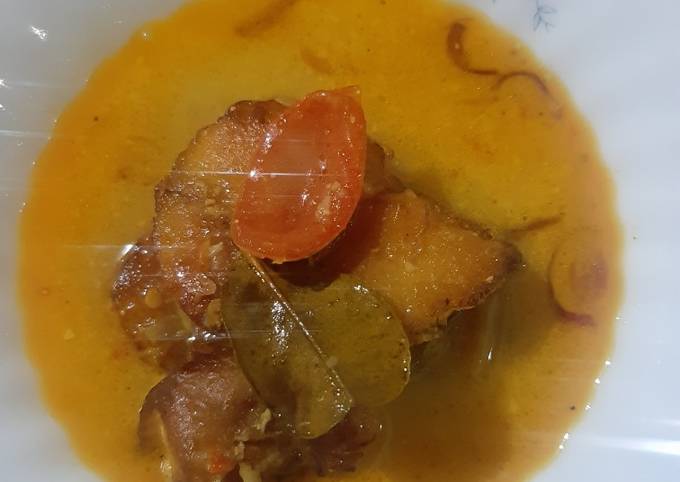 Langkah Mudah untuk Membuat Ikan Asap Masak Kuah Pedas, Sempurna