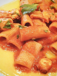 Foto principal de Rigatoni al ragù de Pulpo con base de crema de Calabaza