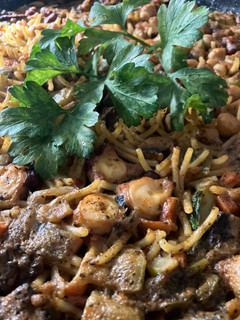Una foto de Fideuà de pulpo verduritas, garbanzos y hierbabuena, facilísima!