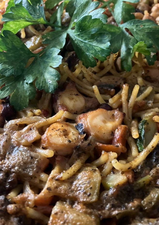Una foto de Fideuà de pulpo verduritas, garbanzos y hierbabuena, facilísima!