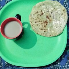 A picture of Aaloo ka paranrtha with tea.