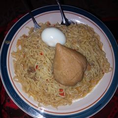 A picture of Indomie with moimoi &egg.