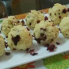 A picture of Malai ladoo.