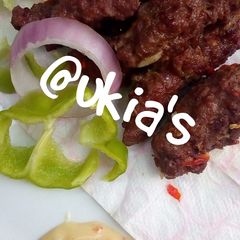 Kafta with garlic sauce A picture of Kafta with garlic sauce.