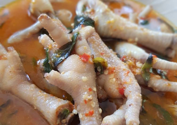 Ceker pedas kuah Merah