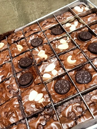 Langkah Mudah untuk Menyiapkan Resep Fudgy and Shiny Brownies Milo Panggang sekat yang Enak Banget Anti Ribet, Lezat