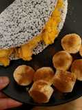Tapioca com ovos mexidos e banana