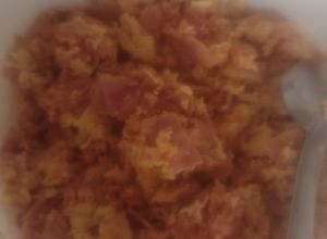 Una foto de Huevos con longaniza y jamón
