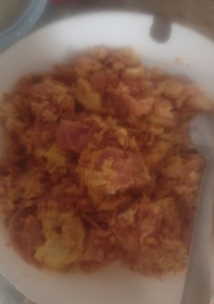 Una foto de Huevos con longaniza y jamón
