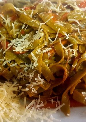 Una foto de Cintas de espinaca con vegetales #elijococinar