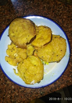 A picture of Fried brinjal (Beguni).
