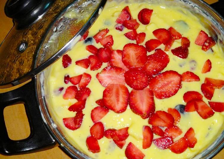 Mix fruit custard