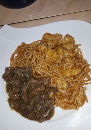 A picture of Spaghetti/macaroni jollof.