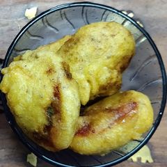 A picture of Tomato Bhajiya / Tomato Pakoda.