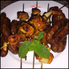 A picture of Chicken tikka skewers 🍗 🍢.
