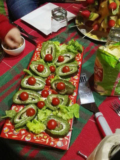 Una foto de Arrollado de espinaca relleno