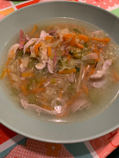 Una foto de Sopa juliana con pollo