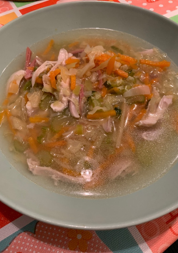 Una foto de Sopa juliana con pollo
