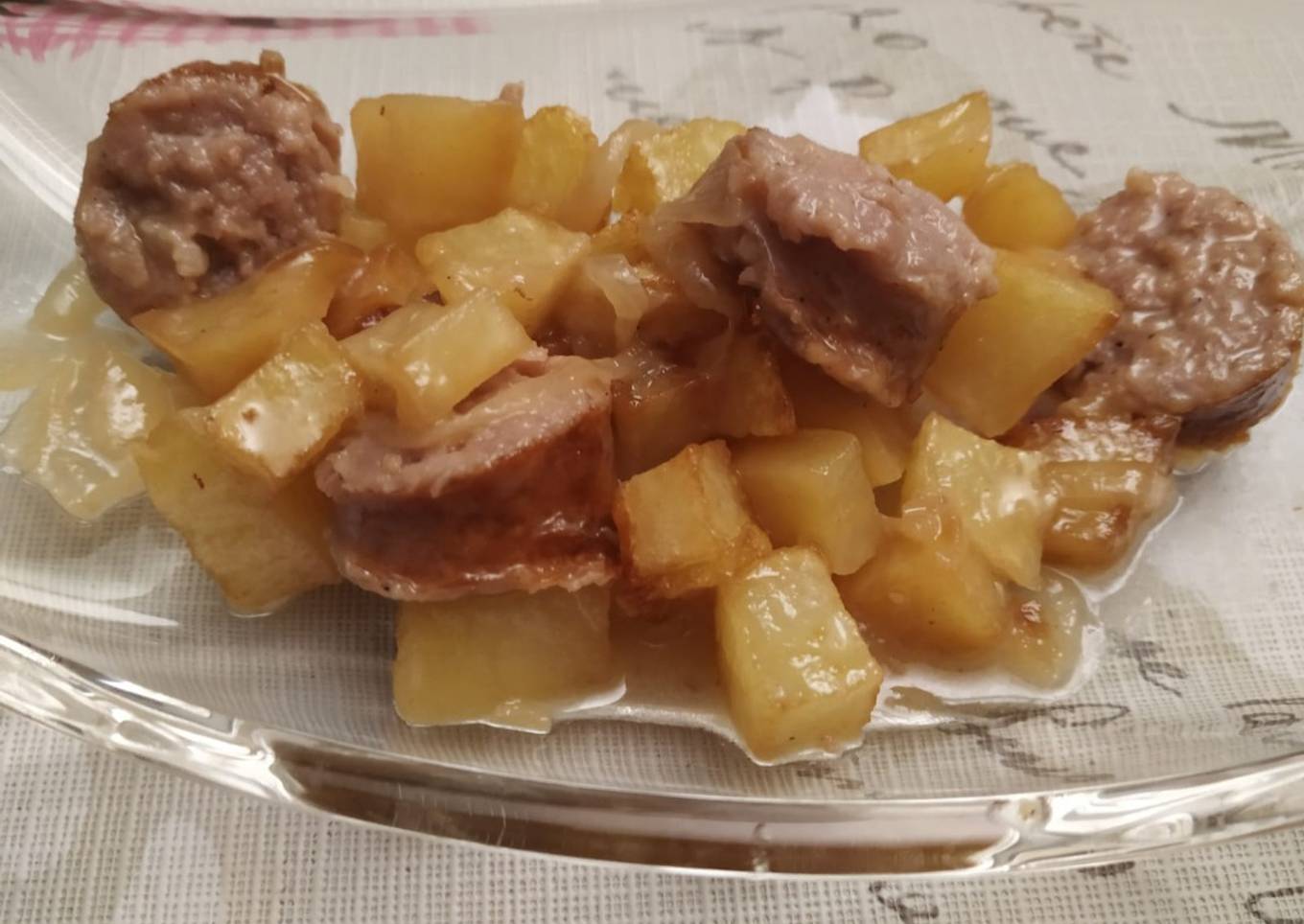 Salchichas con patatas a la cerveza