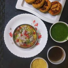 A picture of Aloo tikki with chana.