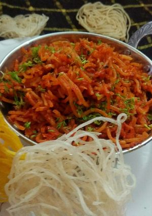 खान्देश स्पेशल कांदा कुरडई ची भाजी (kuradi bhaji recipe in marathi) रेसिपी चे मुख्य फोटो 