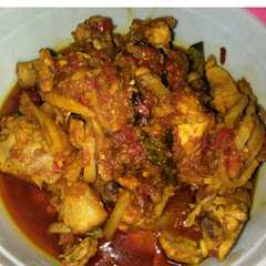 A picture of Ayam rica rica pedes nampol.